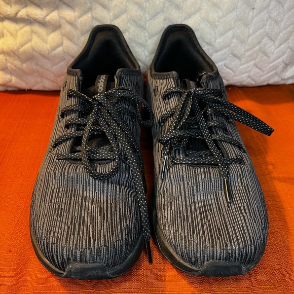 Like new Adidas cloud foam size 10 - Picture 2 of 5